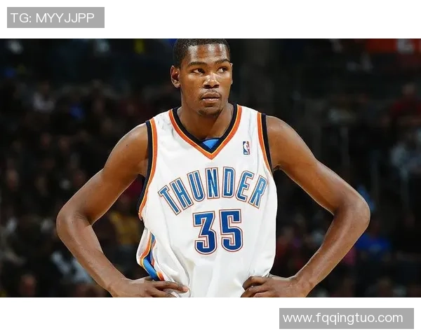 德马尔德罗赞的篮球之路与成就探秘:从新星到全明星的蜕变历程 德马尔德罗赞的篮球之路与成就探秘:从新星到全明星的蜕变历程